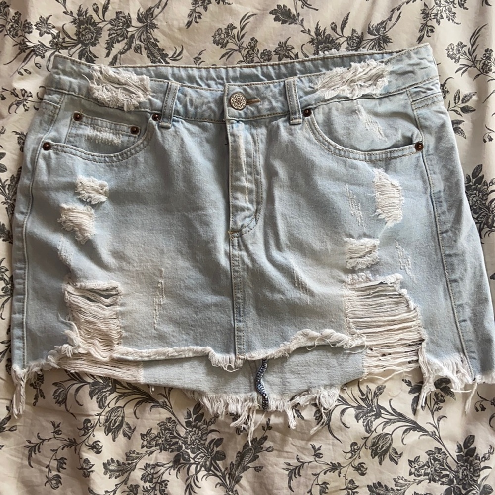 Short jean skirt